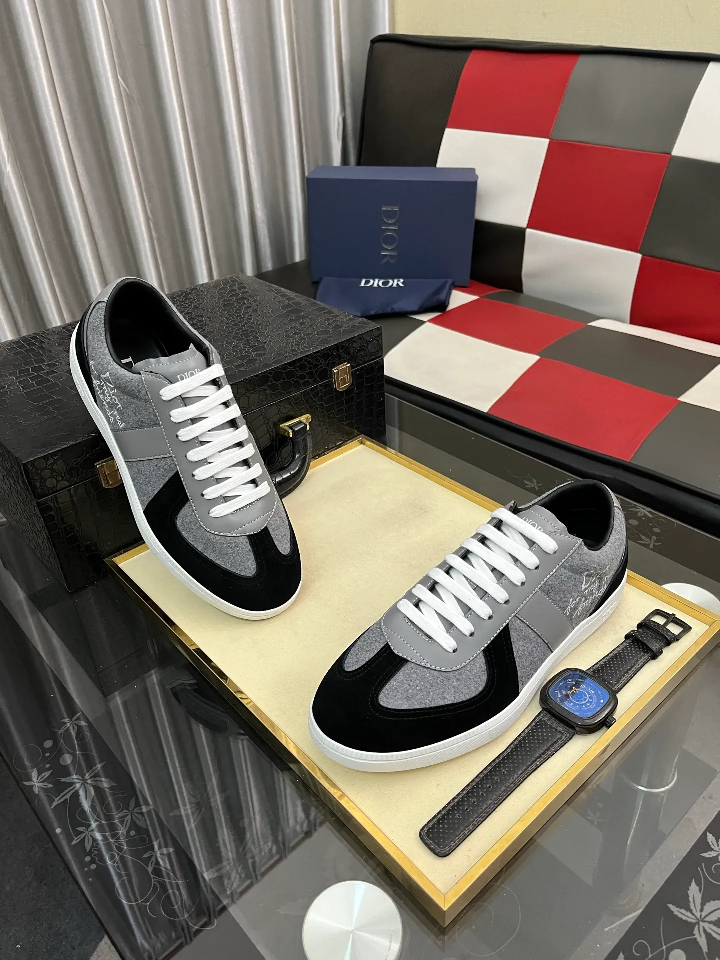 Men's shoes 💰400⌚️⌚️ 【Dior*DIAO】original quality.~ Unique modern style sneakers. 🏃A must-have casual shoe for trendy men😍😍 Original brand imported from Italy, imported original leather, sheep lining (refuses to discolor and grind feet) Sole: Original sole provided by the original factory, French lazy style design ⚠️Fit to the feet, original quality, super comfortable original sole. Code number: 38-443️⃣Colors available